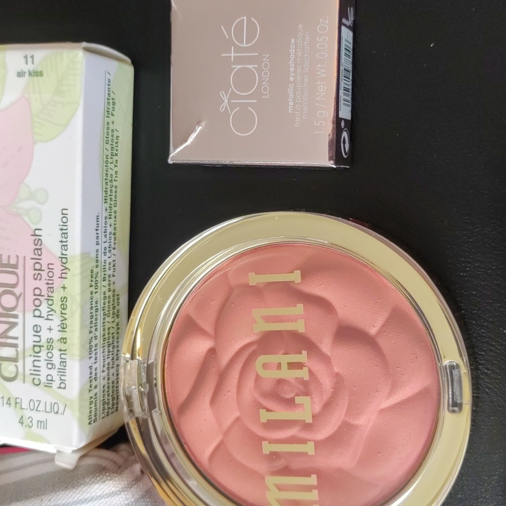 Clinique Skincare and Makeup Set with Striped Pouch 6 Piece Set. - Picture 3 of 8